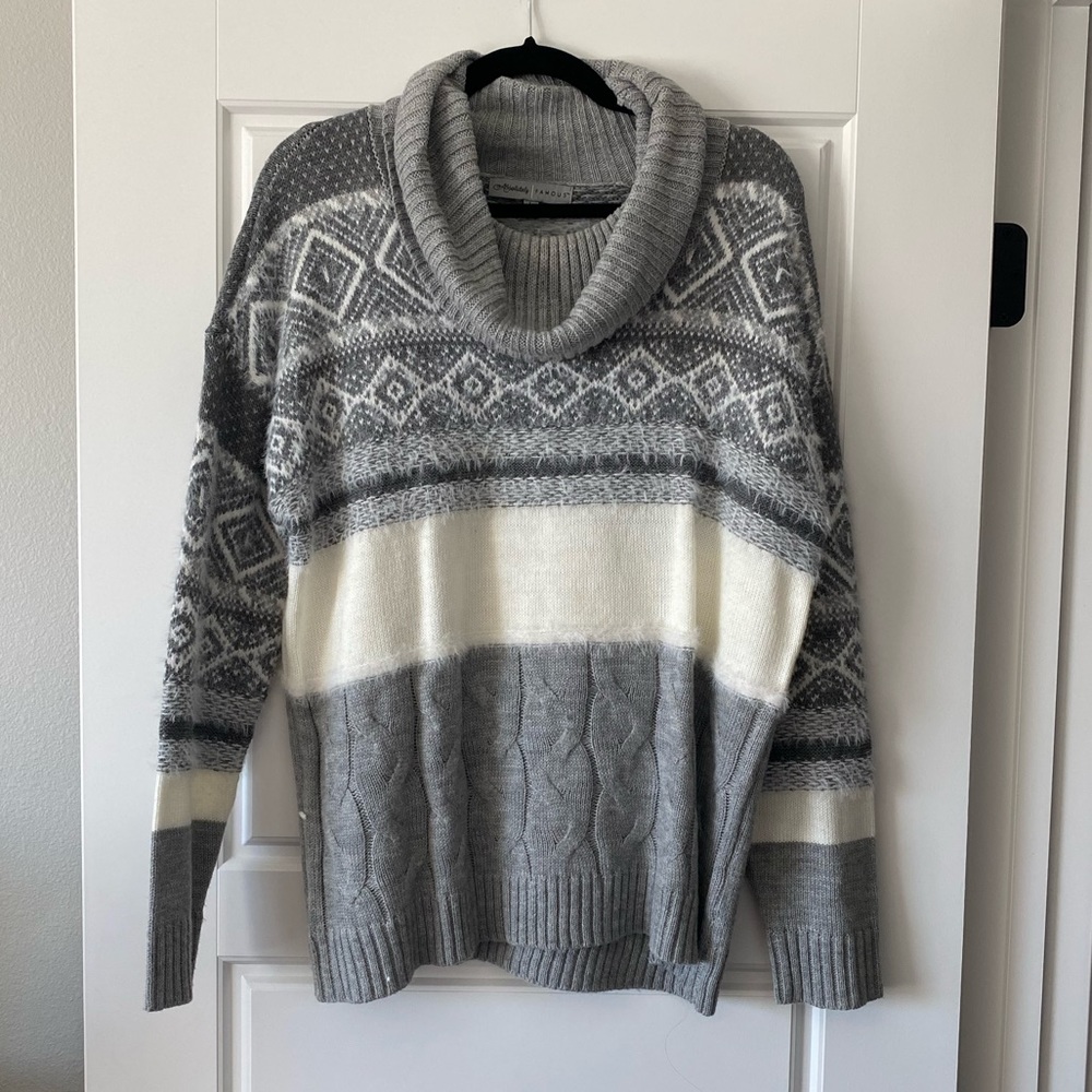 Women’s Gray and White Turtleneck Sweater